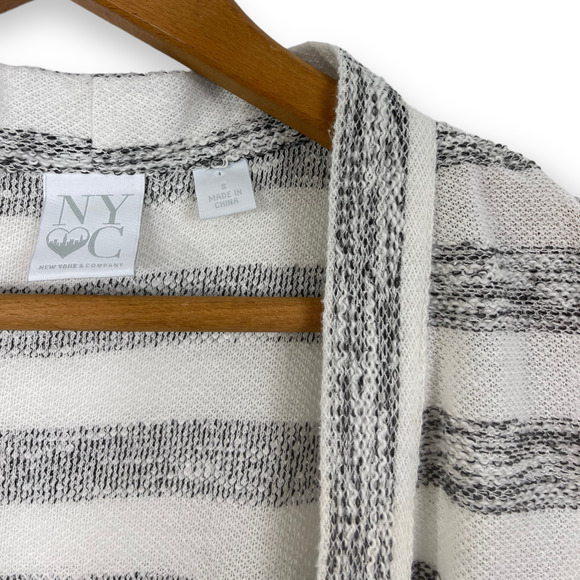 New York & Co Sleeveless Cardigan - Picture 4 of 6